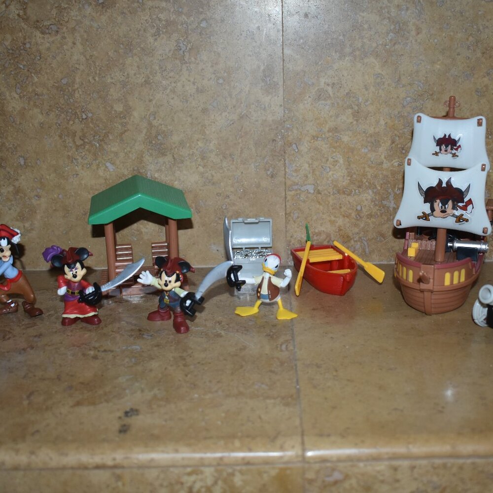 Disney Parks Pirates of the Caribbean Mickey Mouse Pirate Boat Ship Figure set